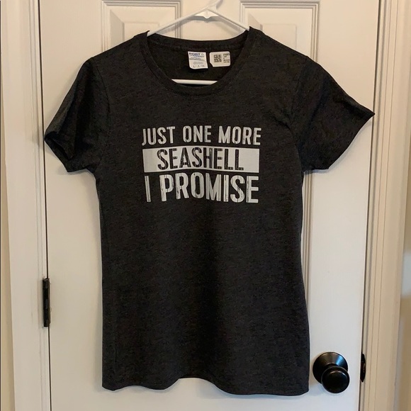 seashell T-shirt - Picture 2 of 4